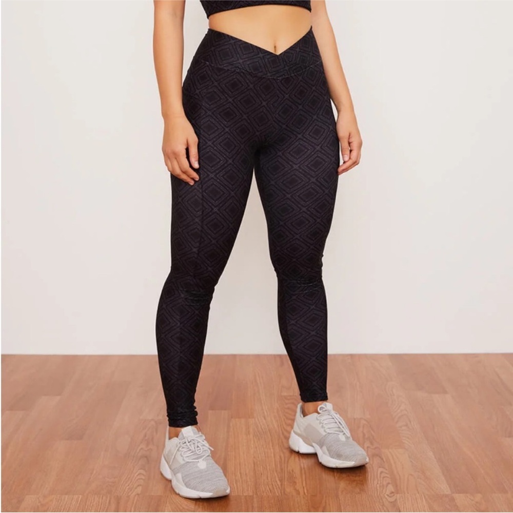 Wolven Black Geometric Leggings